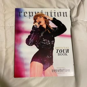 Taylor Swift Official Tour Book